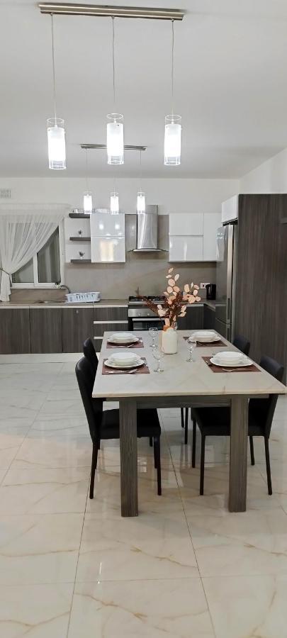 Large And Modern Apartment In The Centre Of Malta Mosta Exterior foto